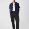 Moderne, loszittende kaki broek in jaren '90-stijl