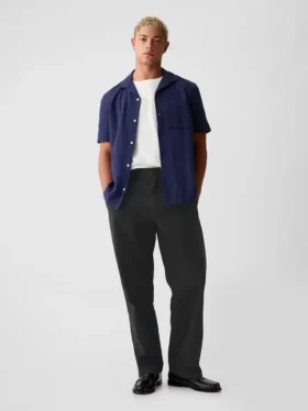 Moderne, loszittende kaki broek in jaren '90-stijl