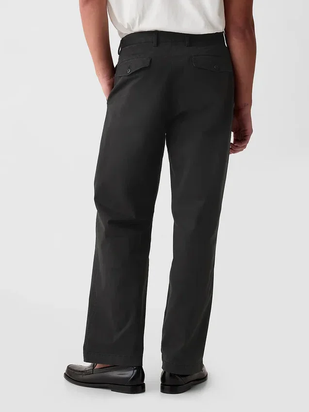 Moderne, loszittende kaki broek in jaren '90-stijl