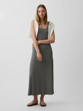 Moderne maxi-jurk met geribde hals en vierkante halslijn