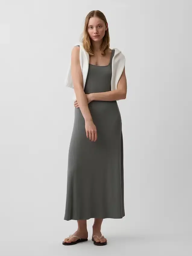 Moderne maxi-jurk met geribde hals en vierkante halslijn