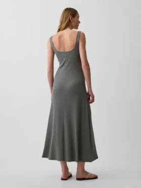 Moderne maxi-jurk met geribde hals en vierkante halslijn