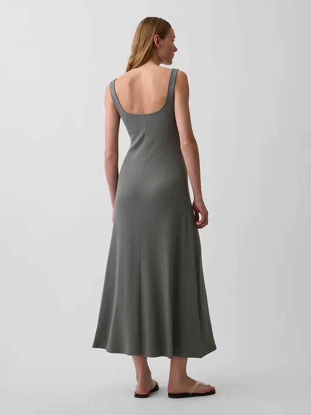 Moderne maxi-jurk met geribde hals en vierkante halslijn