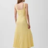 Moderne maxi-jurk met geribde halslijn