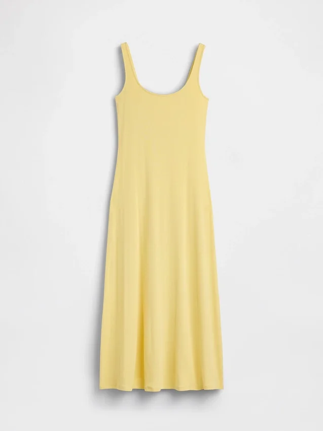 Moderne maxi-jurk met geribde halslijn