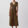 Moderne maxi-jurk van gemengde materialen