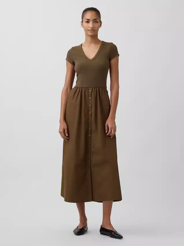Moderne maxi-jurk van gemengde materialen