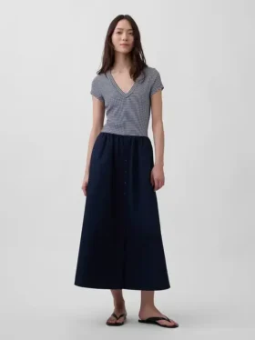 Moderne maxi-jurk van gemengde materialen