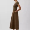 Moderne maxi-jurk van gemengde materialen