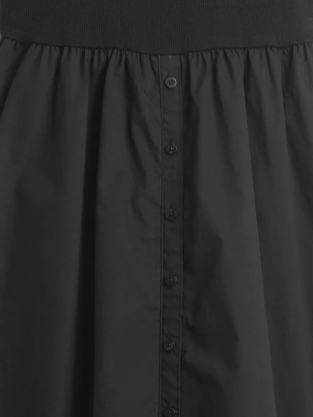 Moderne maxi-jurk van gemengde materialen