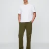 Moderne rechte kaki broek
