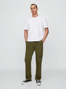 Moderne rechte kaki broek