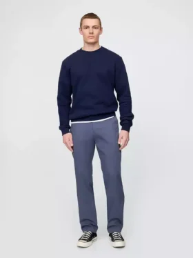 Moderne rechte kaki broek