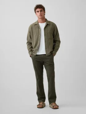 Moderne rechte kaki broek