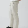 Moderne rechte kaki broek