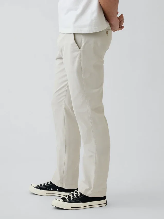 Moderne rechte kaki broek