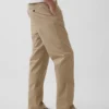 Moderne rechte kaki broek