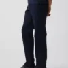 Moderne rechte kaki broek