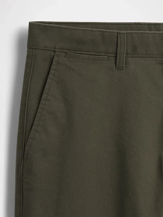 Moderne rechte kaki broek