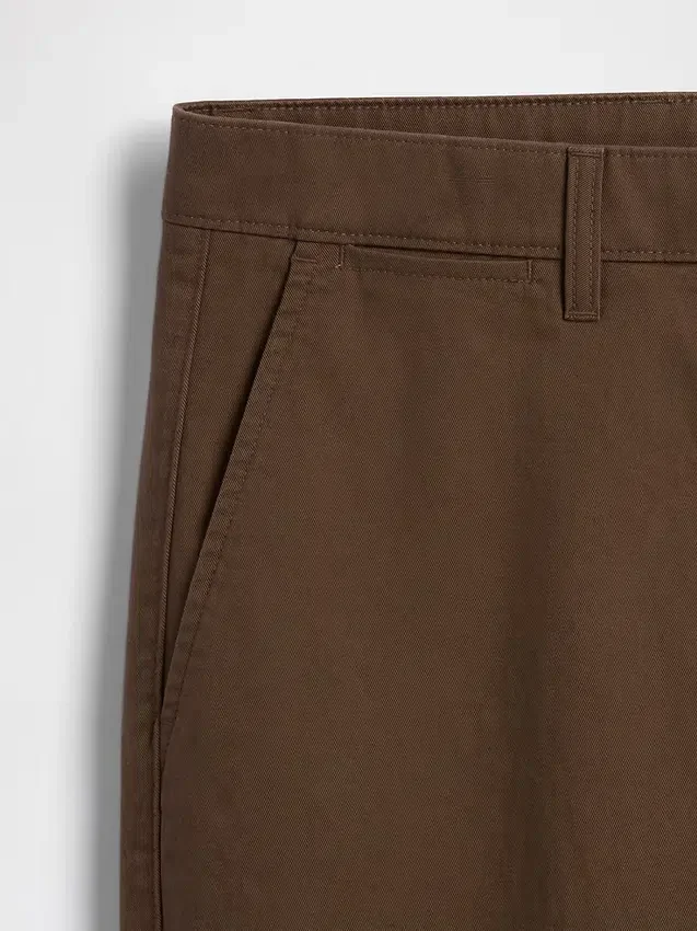 Moderne rechte kaki broek