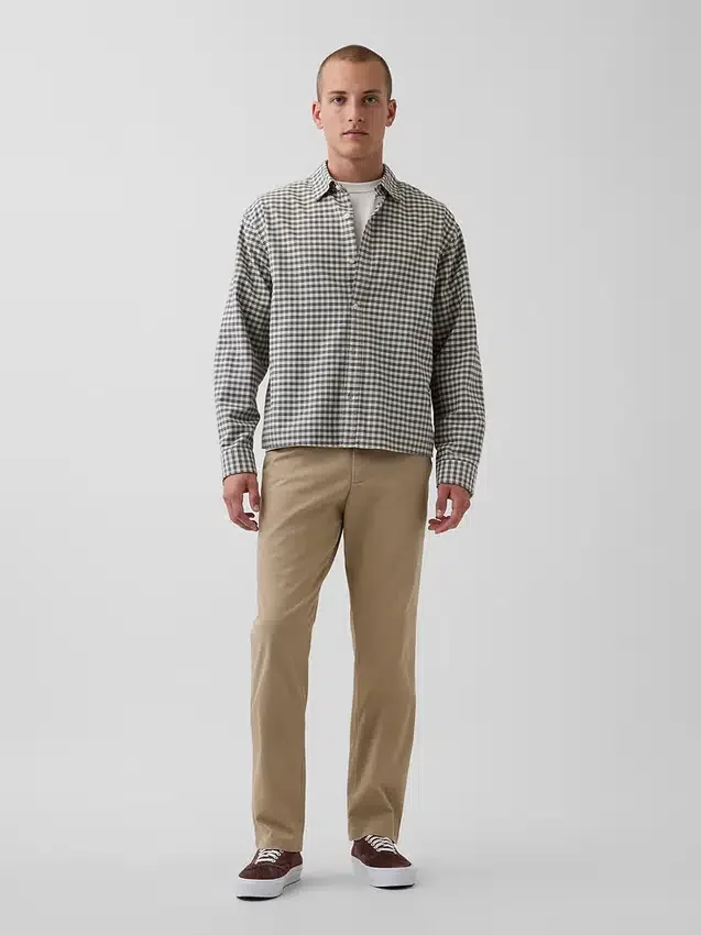 Moderne rechte kaki broek