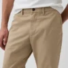 Moderne rechte kaki broek