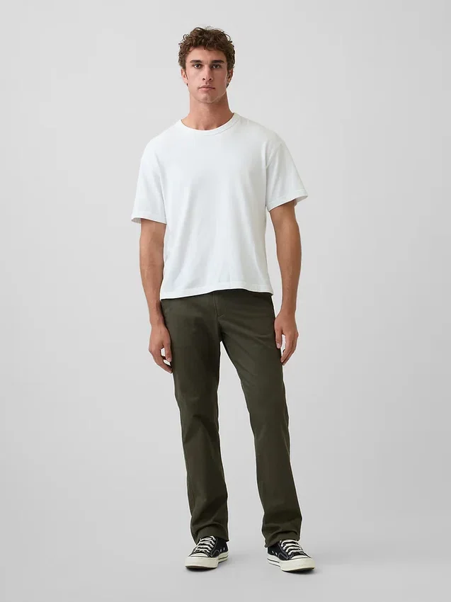 Moderne rechte kaki broek