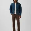 Moderne rechte kaki broek