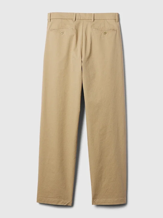 Moderne, ruimvallende kaki broek
