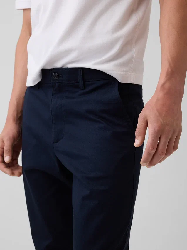 Moderne slanke kaki's