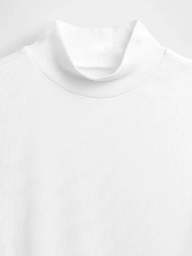 Moderne tanktop met staande kraag