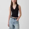 Moderne tanktop met V-hals
