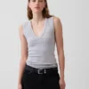 Moderne tanktop met V-hals