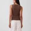 Moderne tanktop met V-hals