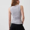Moderne tanktop met V-hals
