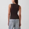 Moderne tanktop met V-hals