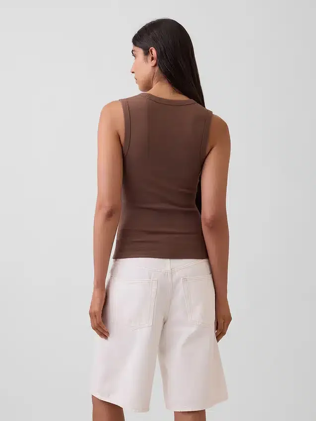 Moderne tanktop met V-hals