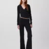 Moderne wijde ribgebreide broek met uitlopende pijpen