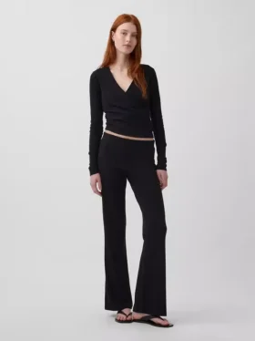 Moderne wijde ribgebreide broek met uitlopende pijpen