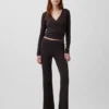 Moderne wijde ribgebreide broek met uitlopende pijpen
