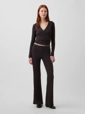 Moderne wijde ribgebreide broek met uitlopende pijpen