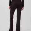 Moderne wijde ribgebreide broek met uitlopende pijpen