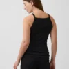 Moderne zwangerschapskleding-tanktop met schortkraag