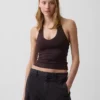 Nauwgebreide halter crop-top