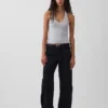 Nauwgebreide halter crop-top