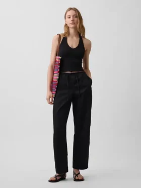 Nauwgebreide halter crop-top