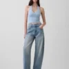 Nauwgebreide halter crop-top