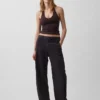 Nauwgebreide halter crop-top