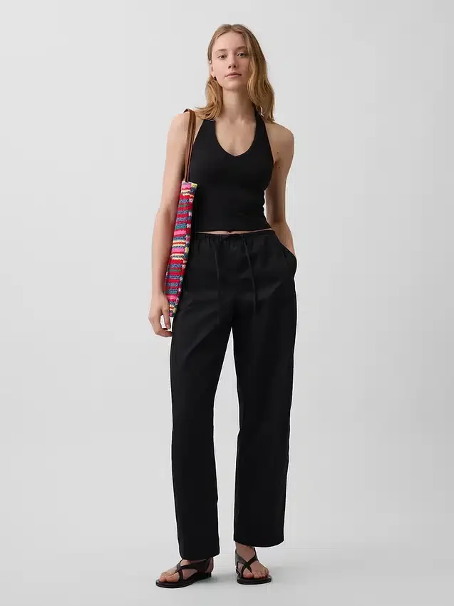 Nauwgebreide halter crop-top
