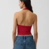 Nauwgebreide halter crop-top